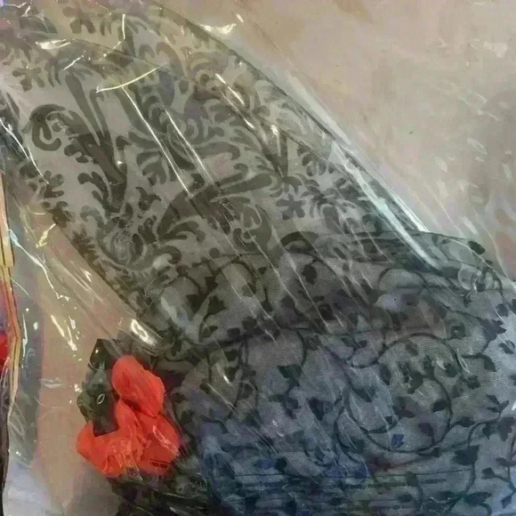 Gothic fairy has dress with attached sleeveless and wings - Picture 2 of 4